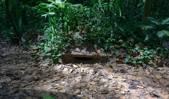 Schießscharte im Tunnel von Cu Chi