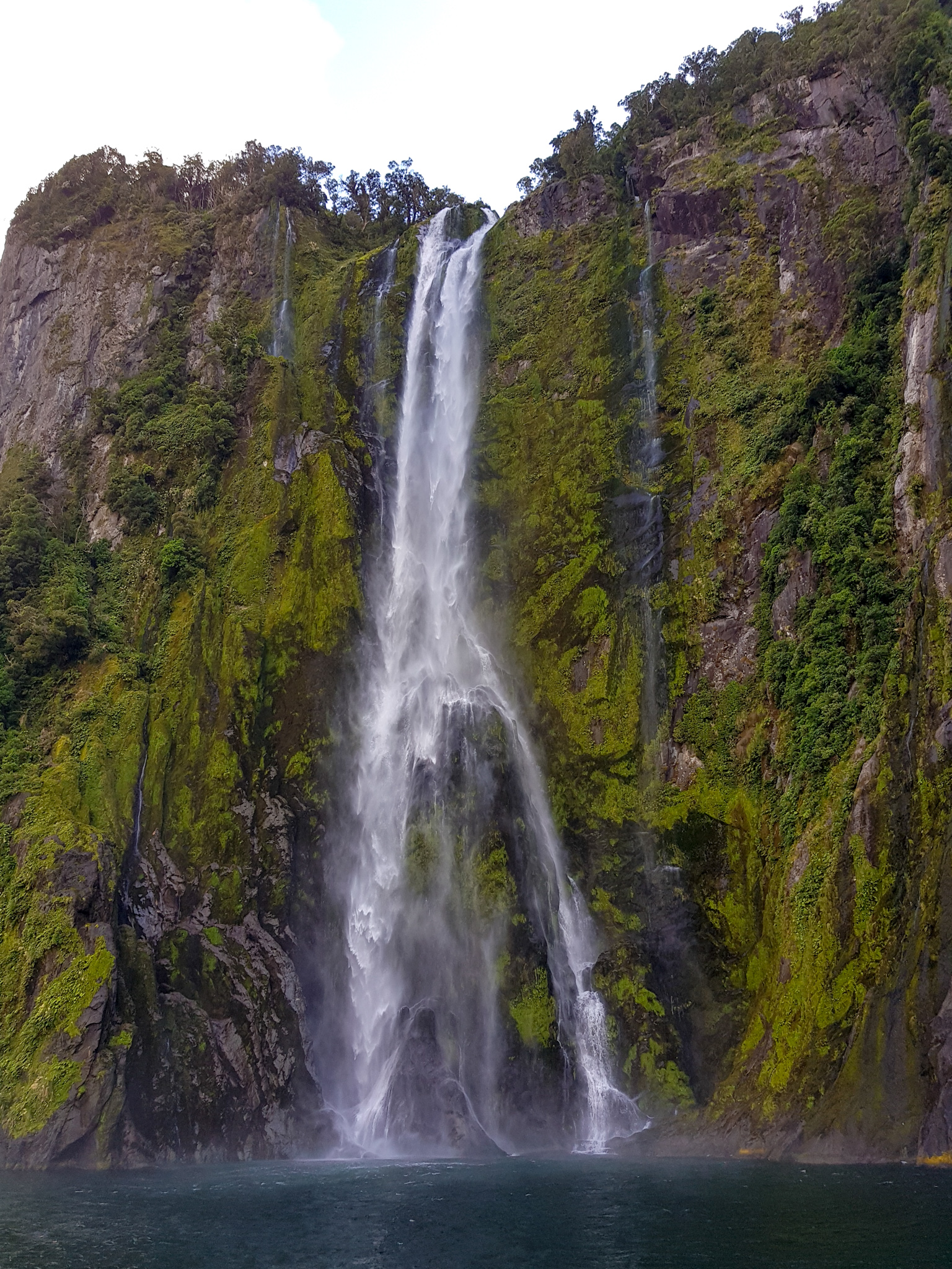 Wasserfall im Milford Sound 