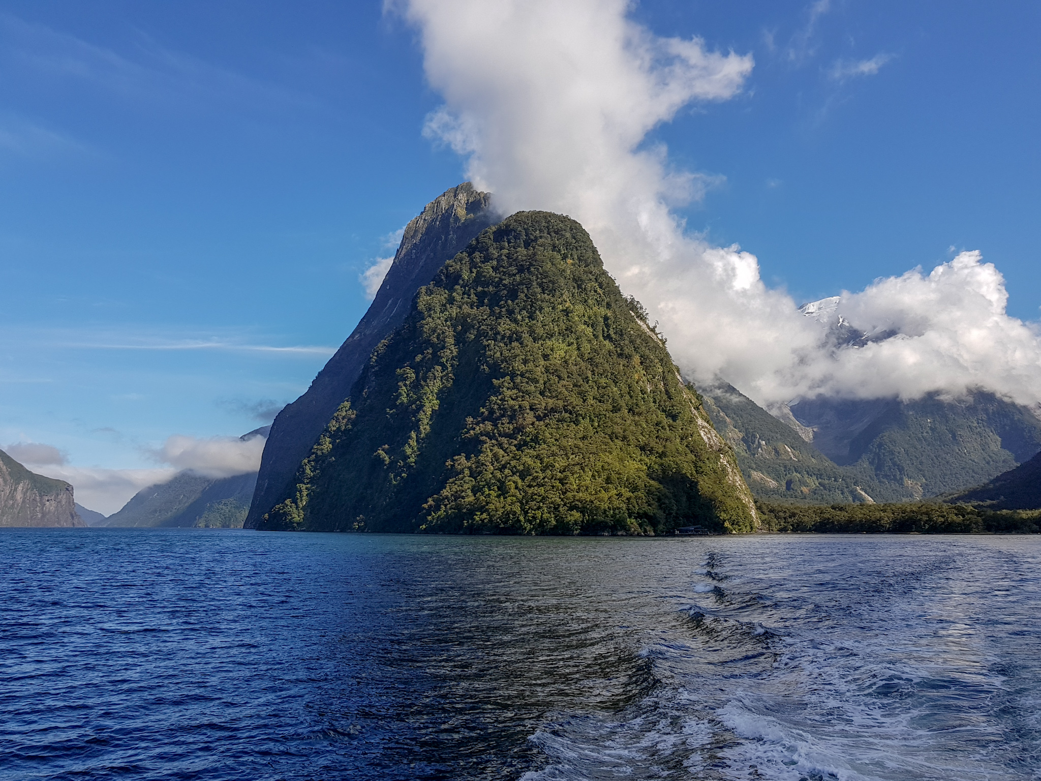 Milford Sound bei Sonne